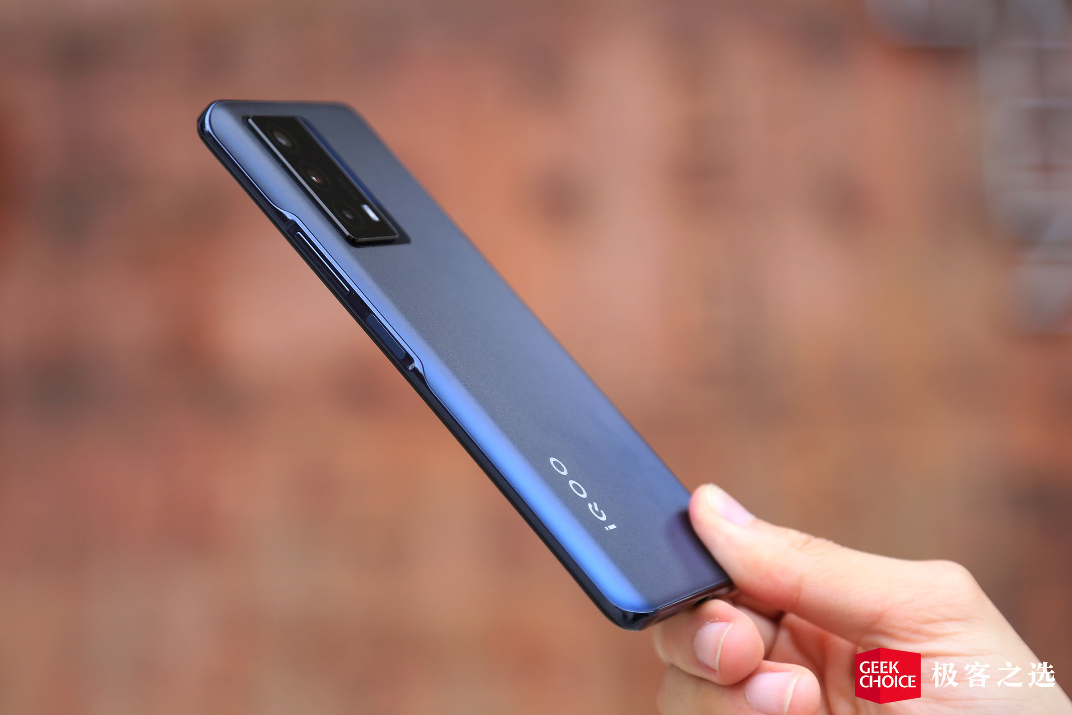 iQOO Z5 评测:要啥有啥,中端机新晋内卷之王