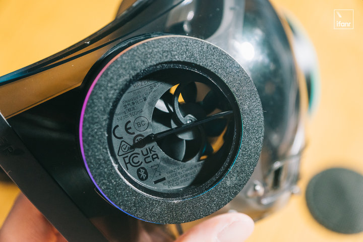 雷蛇风行 RGB 面罩评测：戴上它，我就是最「亮」的仔