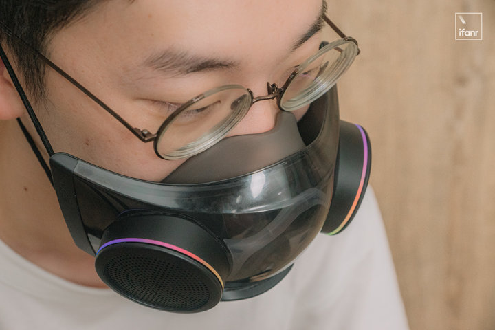 雷蛇风行 RGB 面罩评测：戴上它，我就是最「亮」的仔