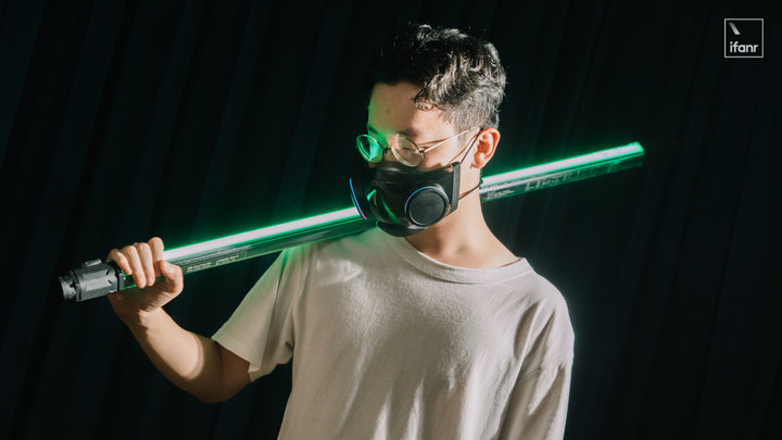 雷蛇风行 RGB 面罩评测：戴上它，我就是最「亮」的仔