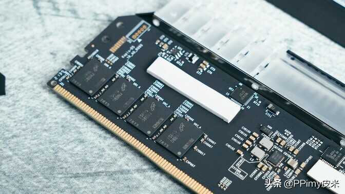 高颜实力派:海盗船 统治者铂金DDR5-5200内存