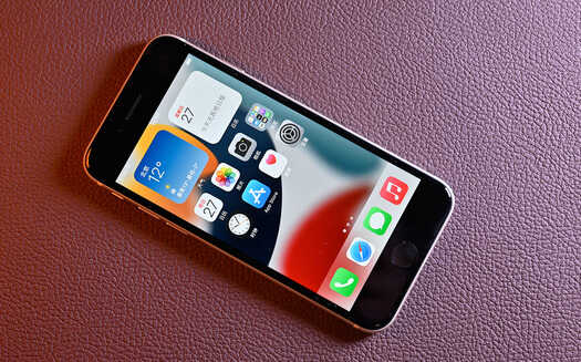 iPhone SE三代和iPhone 13同框效果如何？优点缺点一篇知道