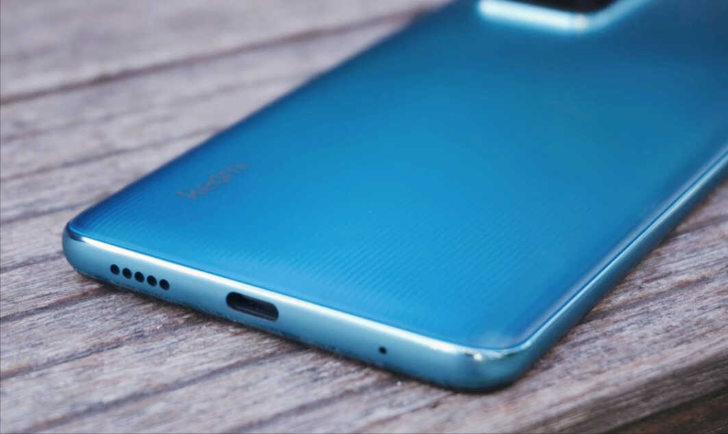 5000mAh+67W快充!JBL音效+69万跑分,发布近一年跌至1599元