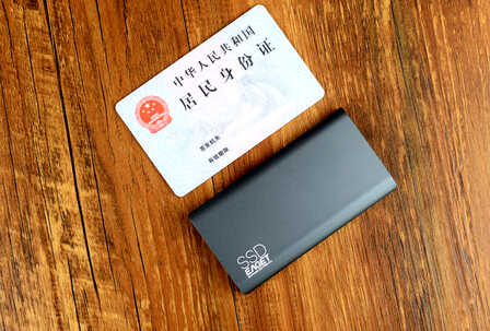 忆捷移动固态硬盘M1:比身份证还小,让你享受数据快速传输的乐趣