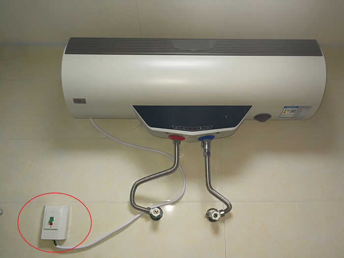 热水器清理水垢并不复杂,借助除垢剂添加器,自己动手也能行