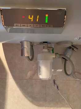 热水器清理水垢并不复杂,借助除垢剂添加器,自己动手也能行