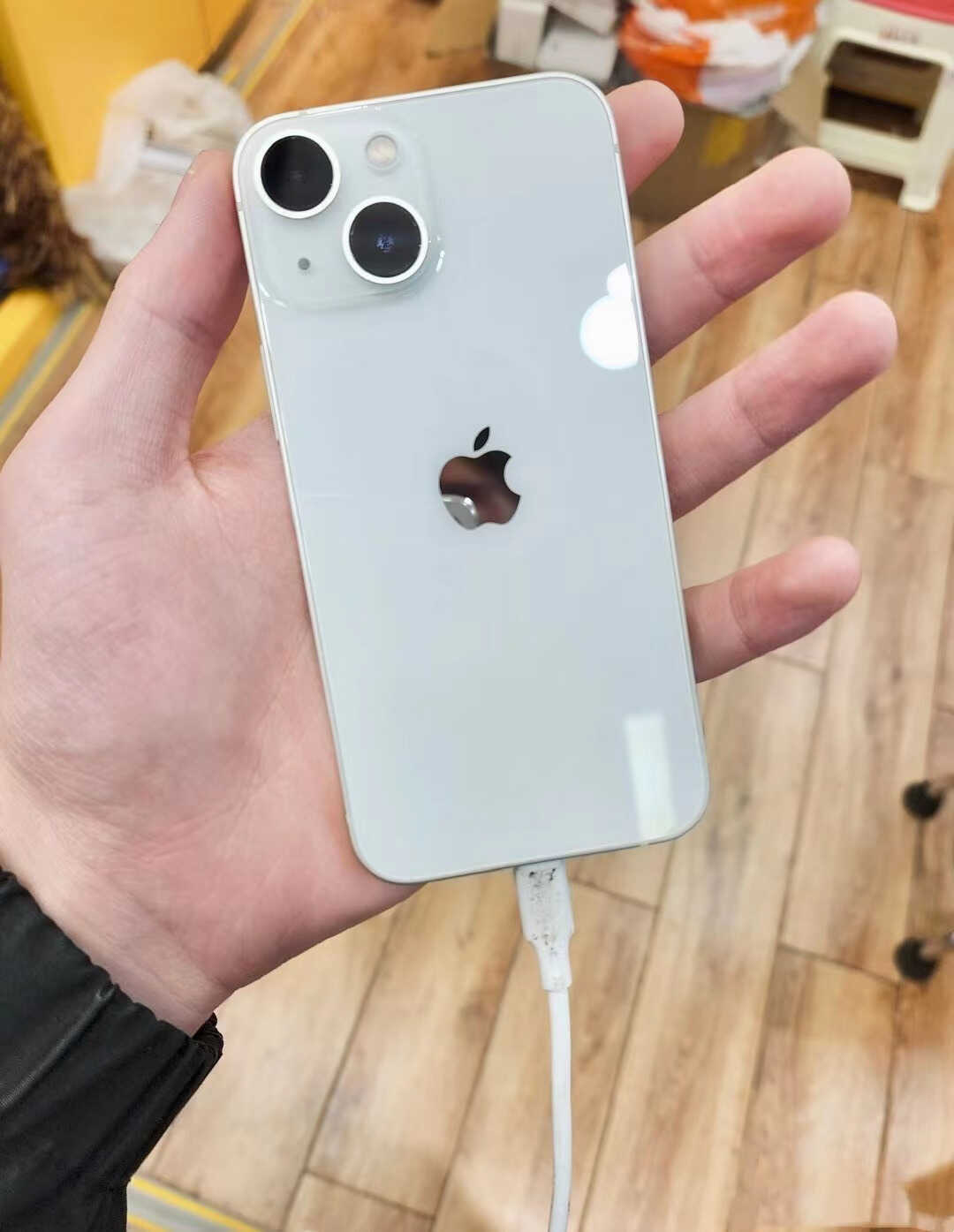 iPhone13降价1076元,现在入手合适吗?