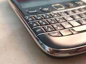 黑莓bold9790，屏幕和键盘的平衡