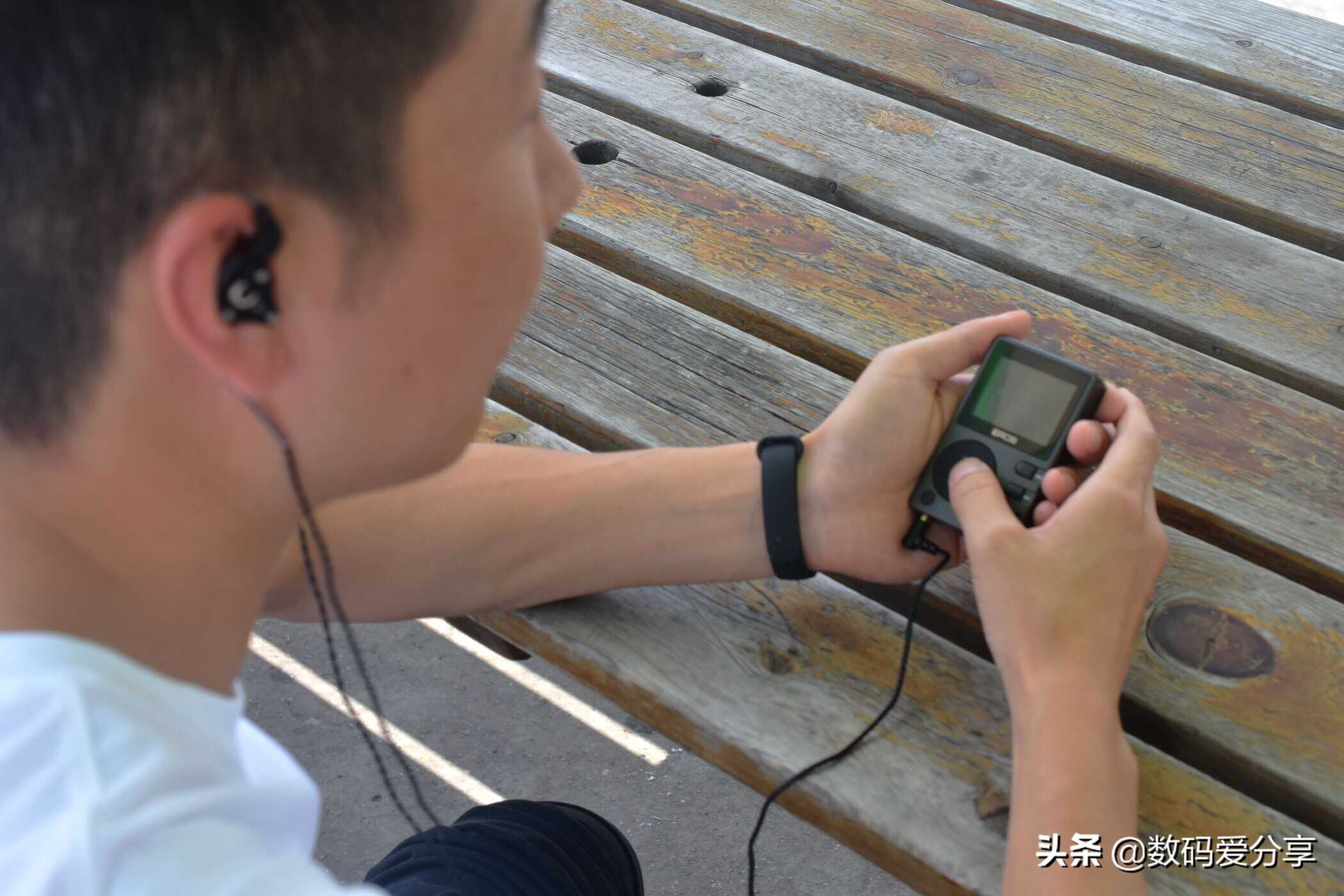 小身板,大内涵!爱国者EROS Q2体验:还原真实,让你听见好声音