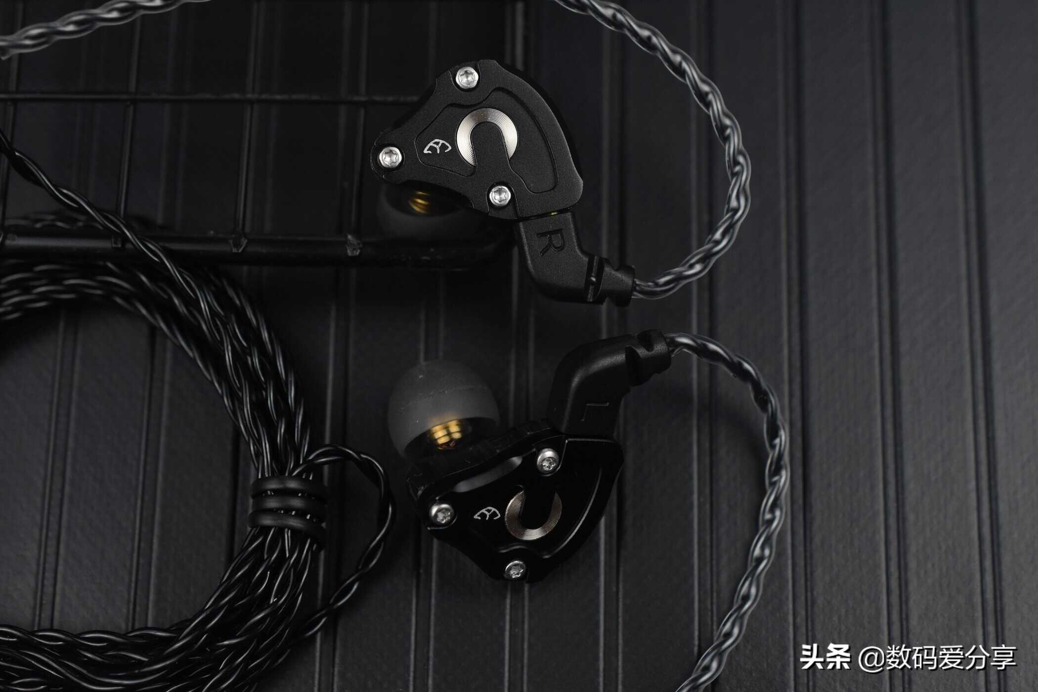 小身板,大内涵!爱国者EROS Q2体验:还原真实,让你听见好声音