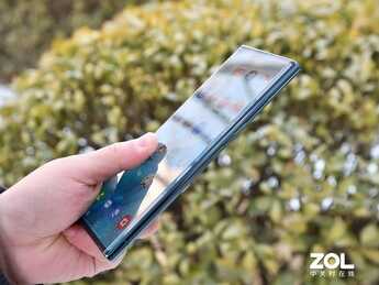 6.8英寸巨屏四边等宽，三星Galaxy S22 Ultra上手图赏
