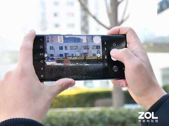 6.8英寸巨屏四边等宽，三星Galaxy S22 Ultra上手图赏
