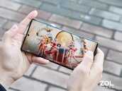 6.8英寸巨屏四边等宽，三星Galaxy S22 Ultra上手图赏