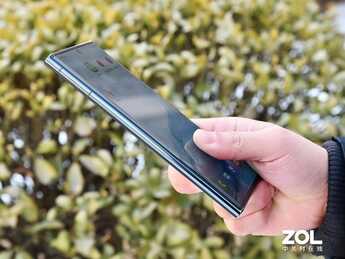 6.8英寸巨屏四边等宽，三星Galaxy S22 Ultra上手图赏