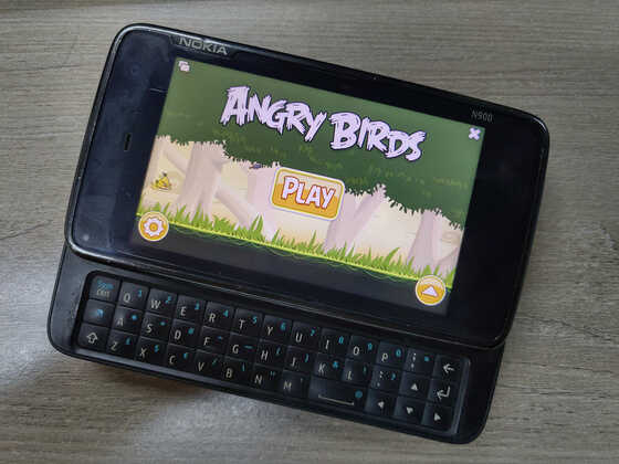 「经典手机回顾」Nokia N900：最后的Maemo系统手机