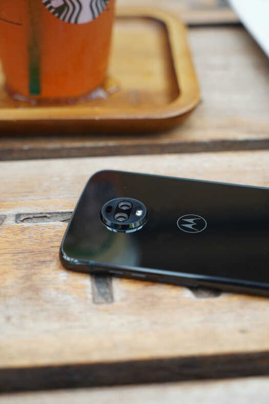 motorola z3首发评测:快人一步使用5G 能否逆风翻盘?