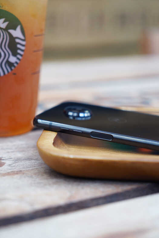 motorola z3首发评测:快人一步使用5G 能否逆风翻盘?