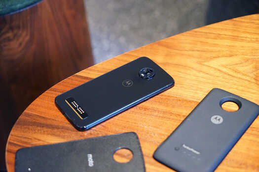 motorola z3首发评测:快人一步使用5G 能否逆风翻盘?
