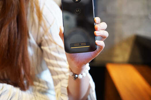 motorola z3首发评测:快人一步使用5G 能否逆风翻盘?