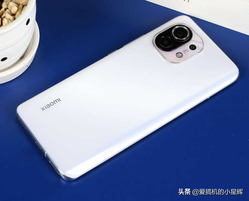 从4299跌至2649元，一亿像素+256GB+2K屏，小米11跌至新低价