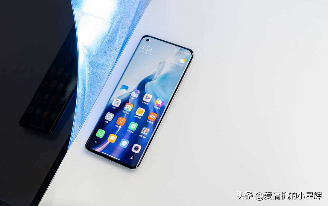 从4299跌至2649元，一亿像素+256GB+2K屏，小米11跌至新低价