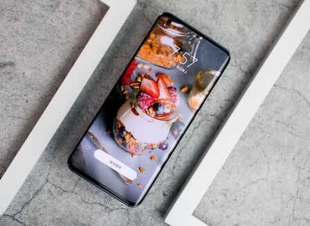 从3799元跌至2369元，12GB+256GB，再度从高端市场跌至中端市场