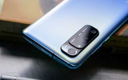 从3799元跌至2369元，12GB+256GB，再度从高端市场跌至中端市场