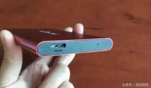 品质升级更薄更轻巧，蓝硕T8移动硬盘评测