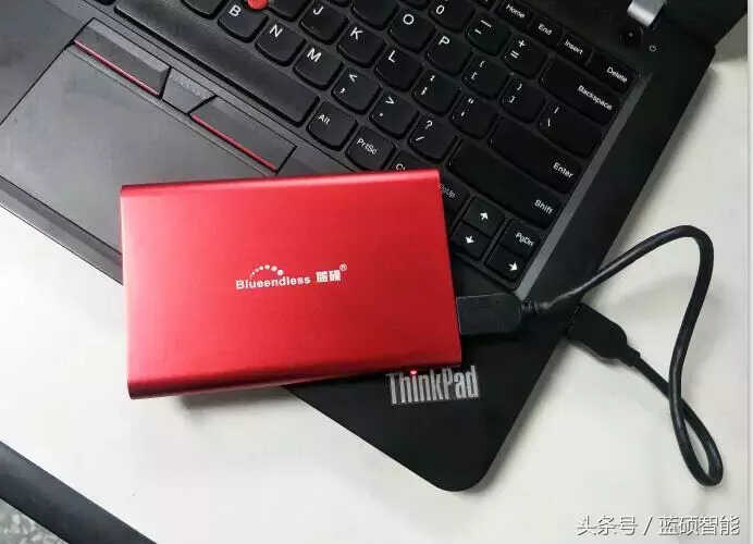 品质升级更薄更轻巧，蓝硕T8移动硬盘评测