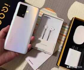 vivo良心了，5000mAh续航+高通6nm+120Hz高刷原色屏，跌至1499元