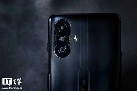 Redmi K40 游戏增强版评测：轻薄得不像硬核游戏手机