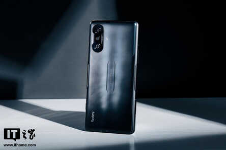 Redmi K40 游戏增强版评测：轻薄得不像硬核游戏手机