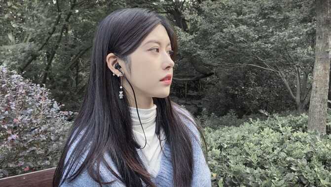 入门无线耳机怎么选?长续航更轻盈,索尼WI-XB400上手评测