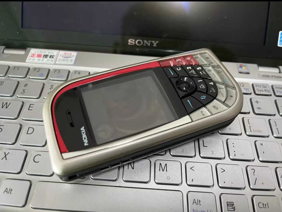 十六年前5800入手的诺基亚7610,如今只值150元,不能再多了