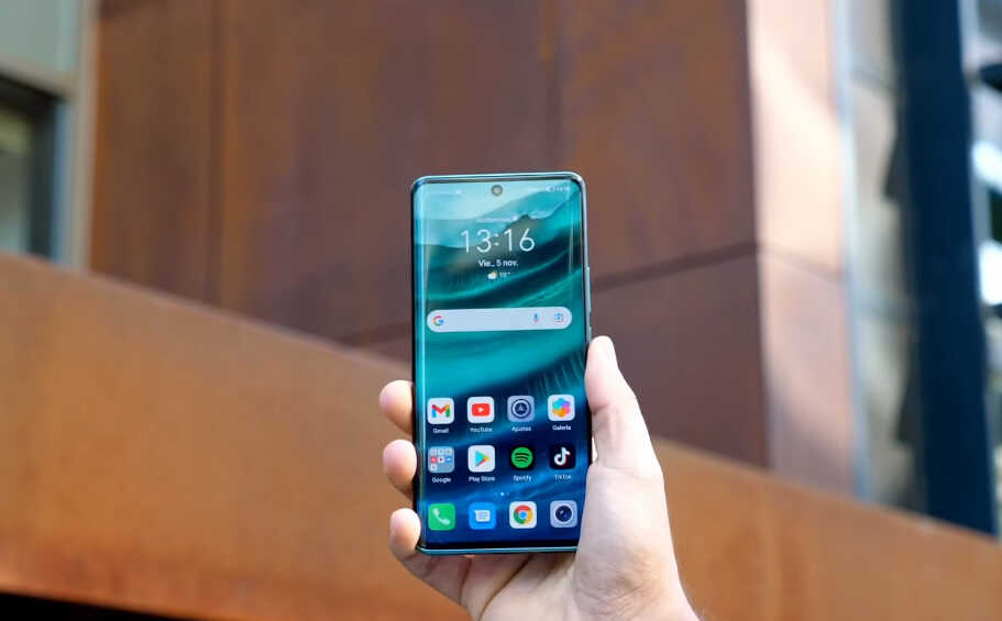 买手机选OLED还是LCD?谨记这3点,手机外行人也不怕踩坑