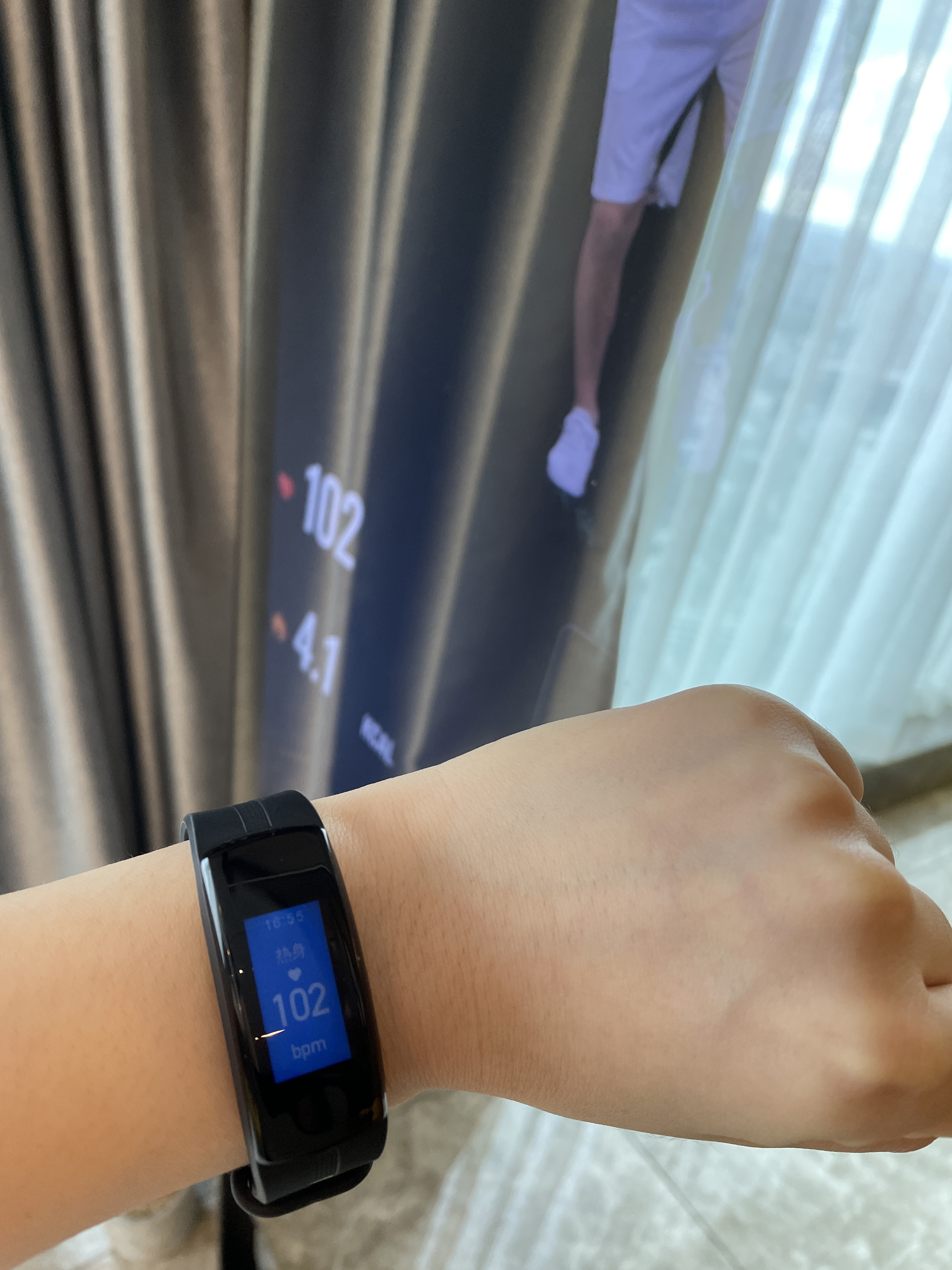 居家智能健身可以有多方便?FITMORE智能健身镜就是这么实用