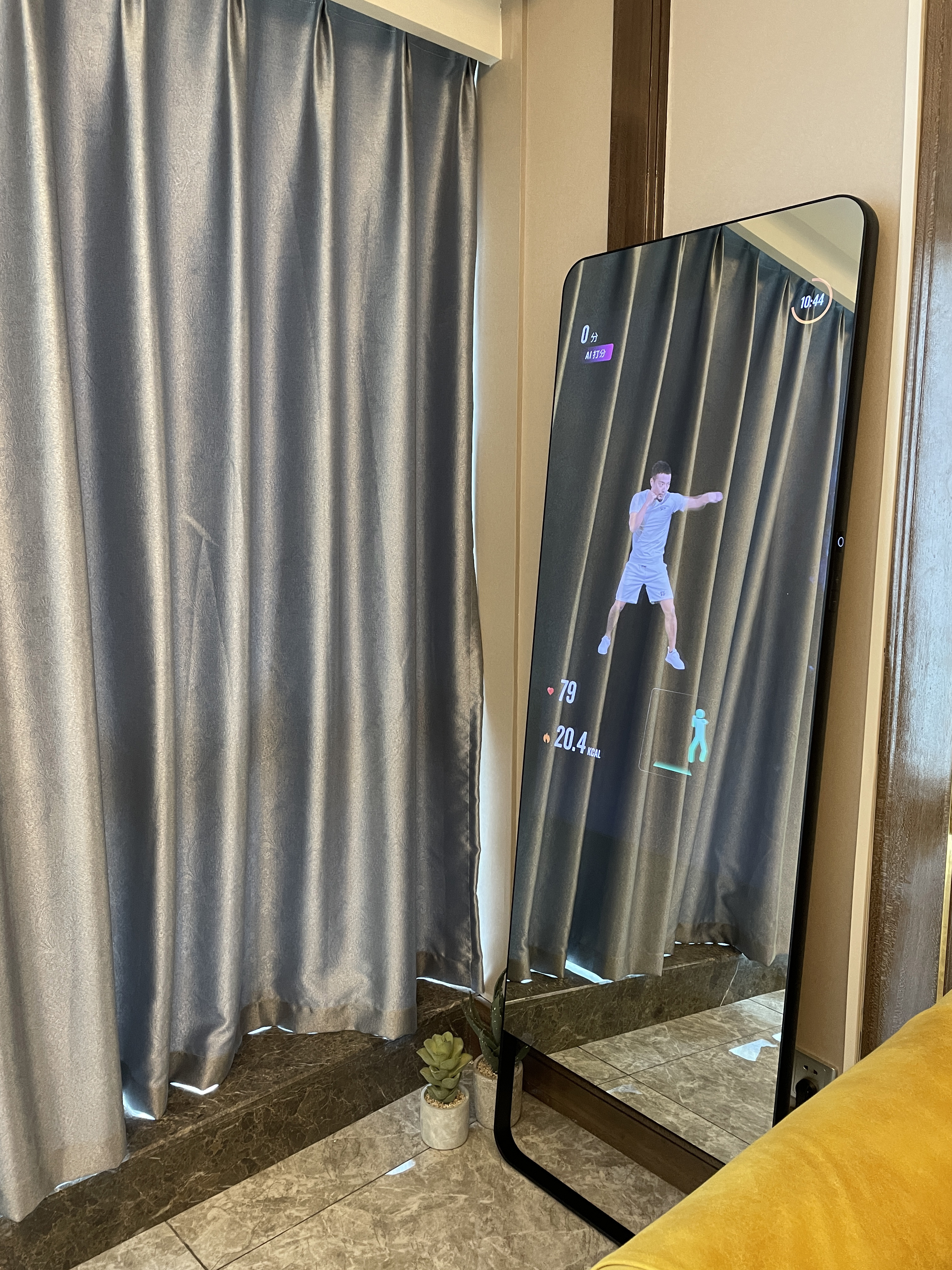 居家智能健身可以有多方便?FITMORE智能健身镜就是这么实用