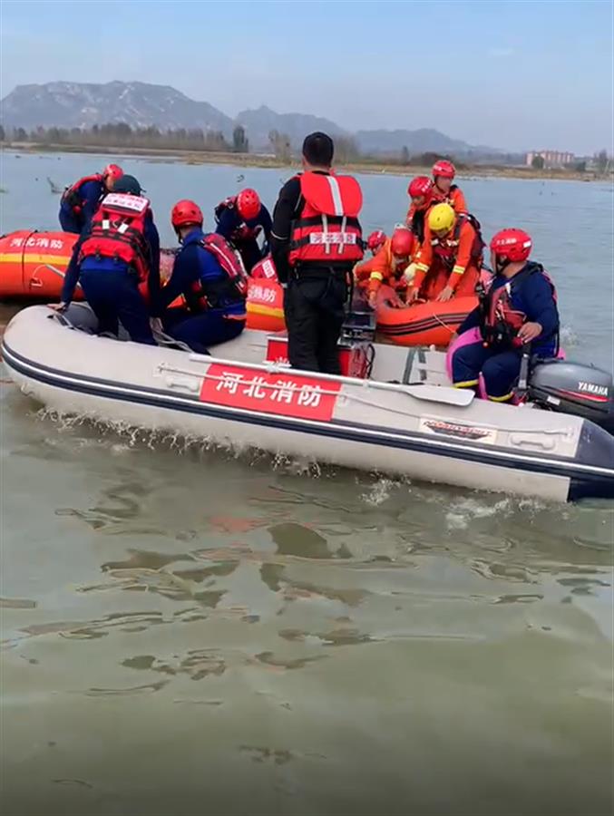 河北大巴坠河最后一名失联者被找到,事故致14人遇难