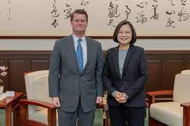 “40年来最严峻”解放军台海巡航力度吓坏蔡英文 洪秀柱:慌没用