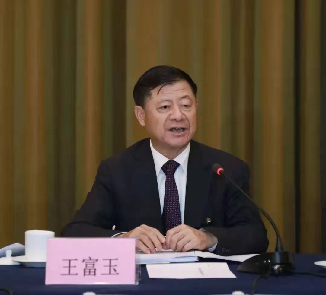 大肆敛财,退休后仍不收手……贵州政协原主席、“造市高手”王富玉被公诉
