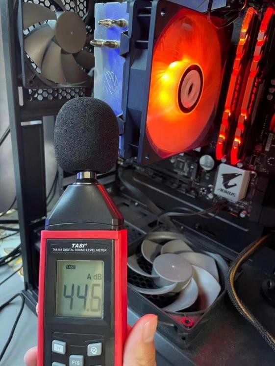 百元散热新选择,泽洛P4风冷+AP12风扇开箱简测