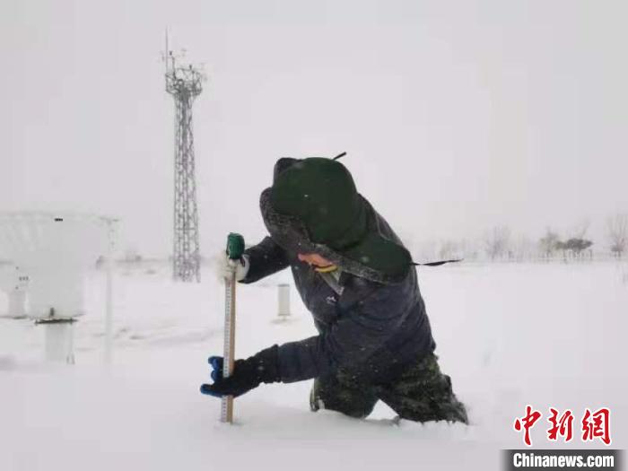 内蒙古通辽遭遇特大暴雪:学校停课 机场关闭