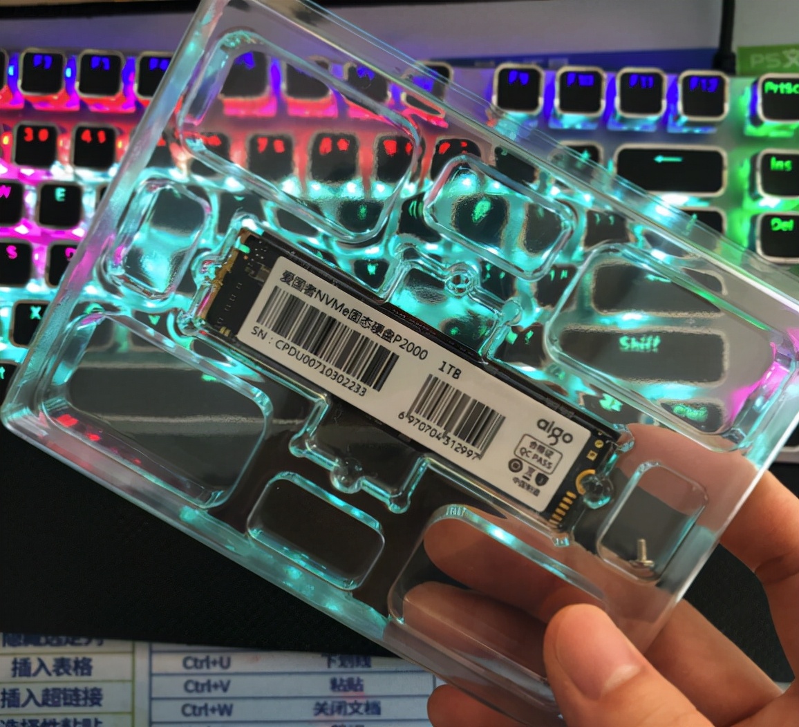399元入手爱国者1TB SSD P2000测评分享:4毛1GB,还要啥自行车
