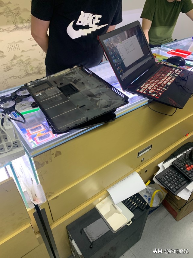 电脑温度高,小伙自己动手清灰保养后温度更高了,问题出在了哪?