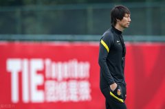 李铁:微笑面对人生,李铁晒工作+喝茶图:足球就是神奇