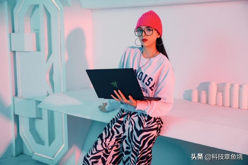 满分的电竞利器,雷蛇灵刃15标准版升级战力