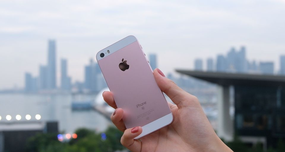 5年前的苹果小钢炮现在怎么样了?iPhone SE评测