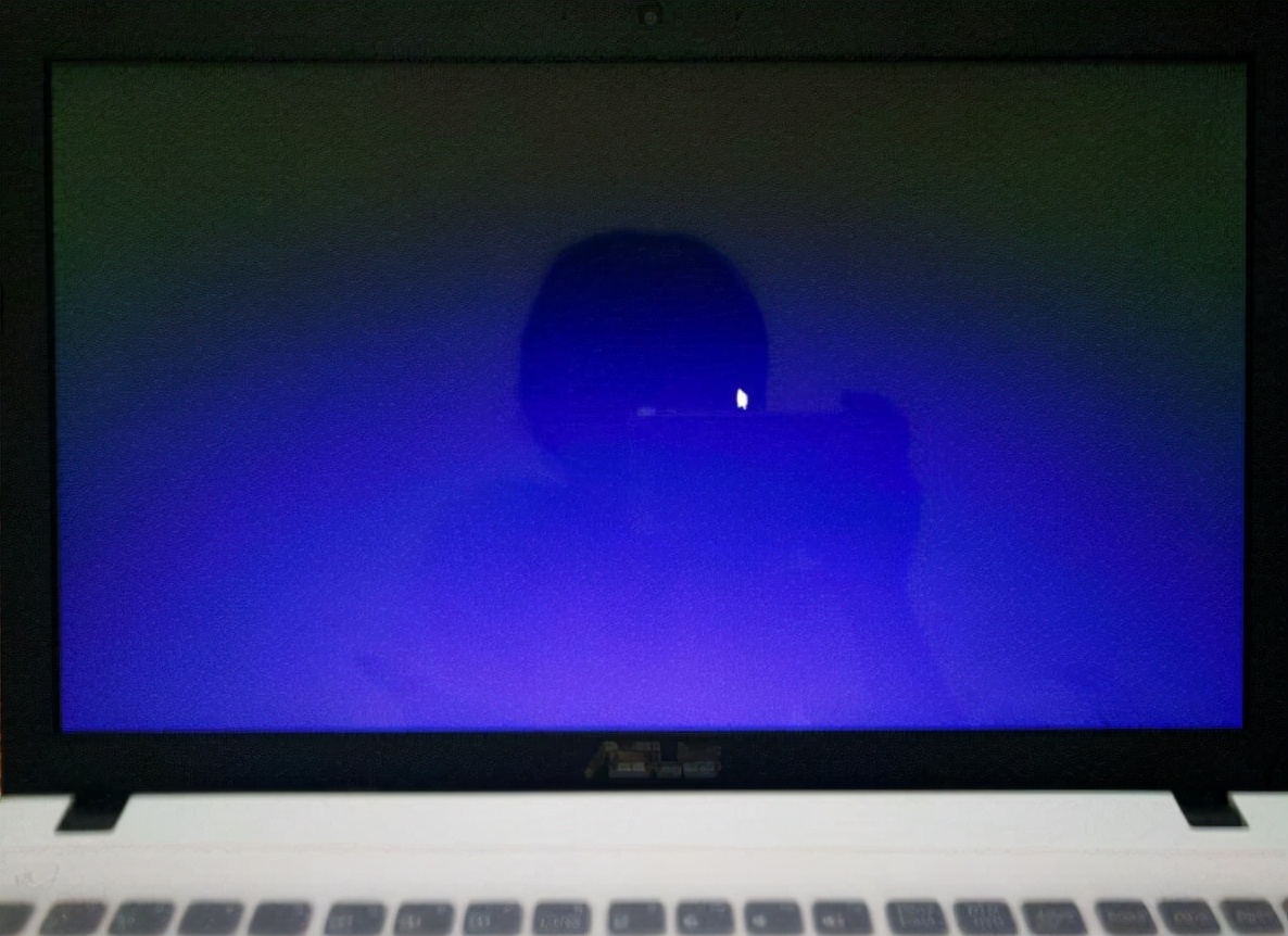 笔记本电脑黑屏却开着机，​解决笔记本黑屏问题