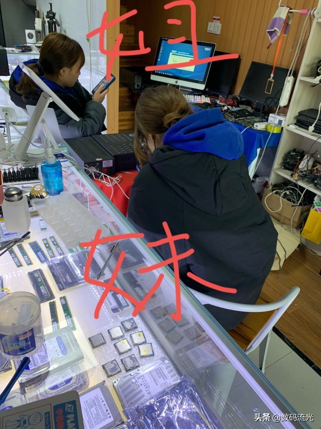 姐姐带着妹妹来修电脑,难怪电脑出现问题,上面几个G“电影”