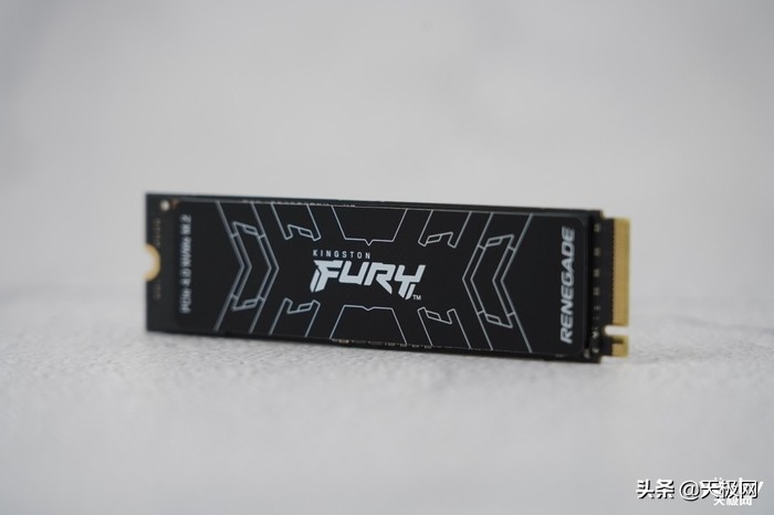 强劲性能 Kingston FURY叛逆者(Renegade)NVMe SSD固态硬盘评测